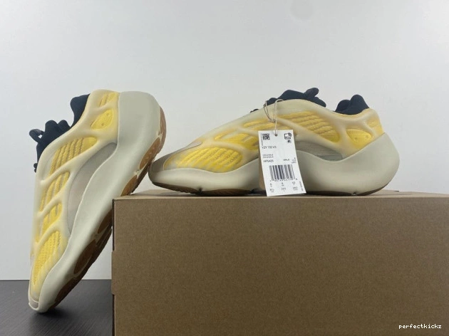 V3 700 Mono Safflower HP5425 Adidas Yeezy 0808